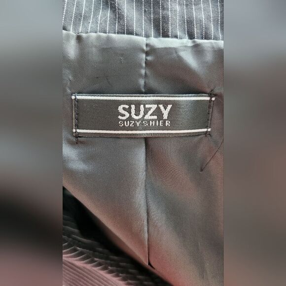 Suzy Shier Navy Pinstripe skirt suit - jacket is a 5/6 and Skirt is a size 0 - Picture 15 of 15